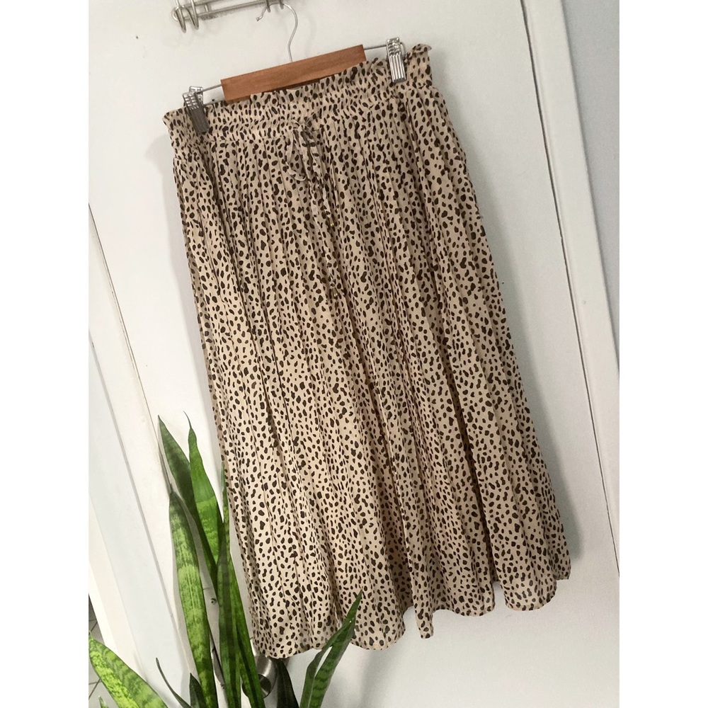 Vanilla Bay Leopard Print Pleated Midi Skirt